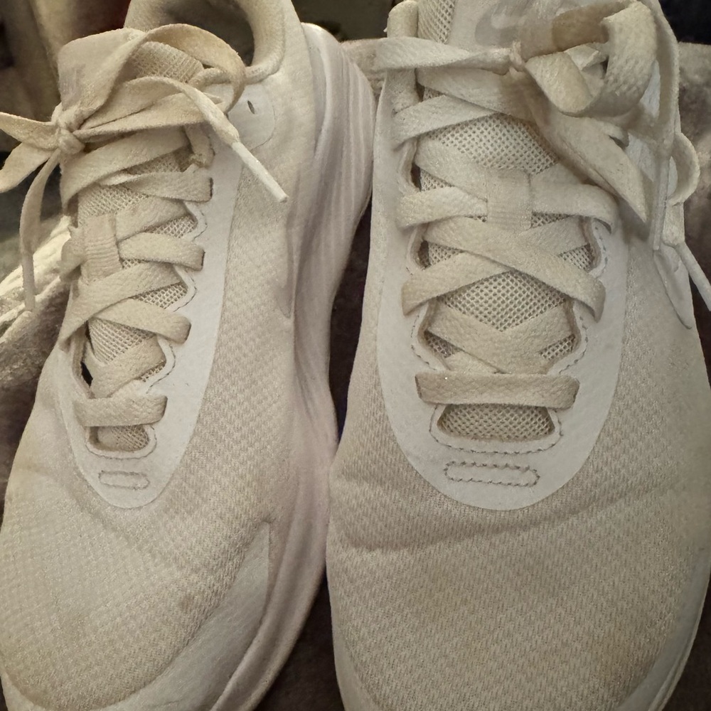Nike Women's Athletic Shoes - White